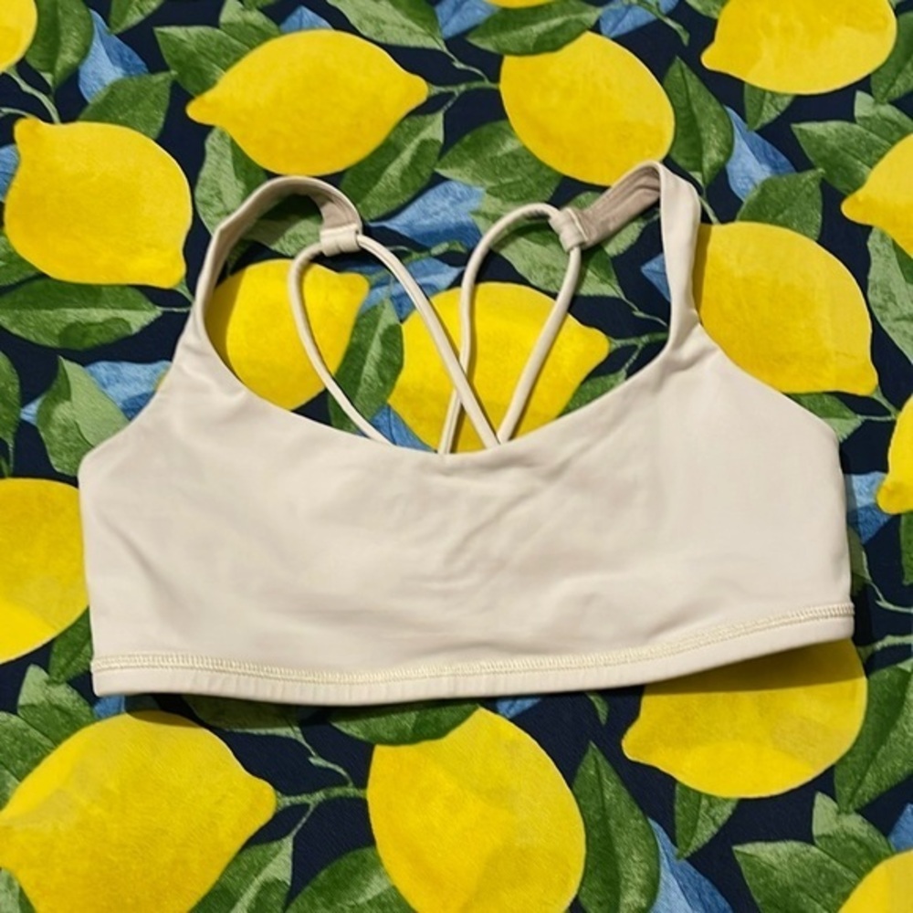 Lululemon sports bra size 6